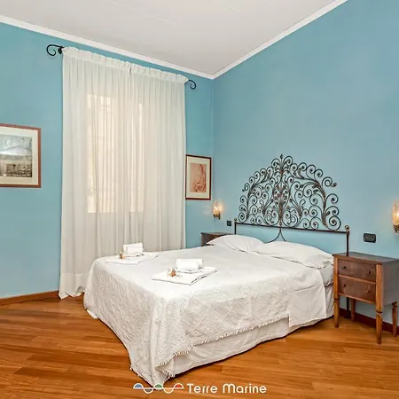 Gallery 22, Terremarine Apartment *
