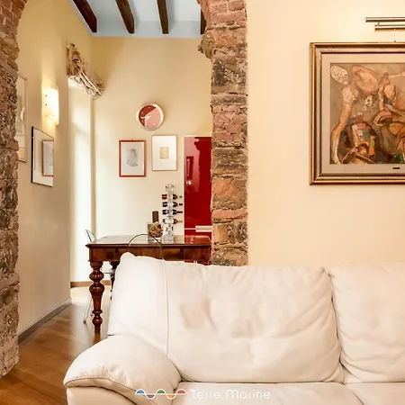 Gallery 22, Terremarine Apartment