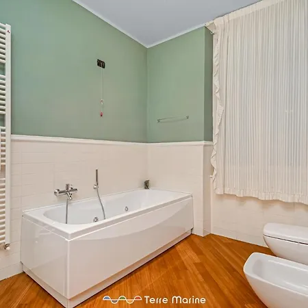 Gallery 22, Terremarine Apartment *